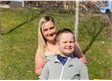 Plant yn cael amser gwych yng ngwersylloedd y Pasg