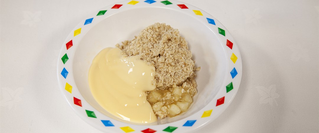 3 fruits crumble with cream