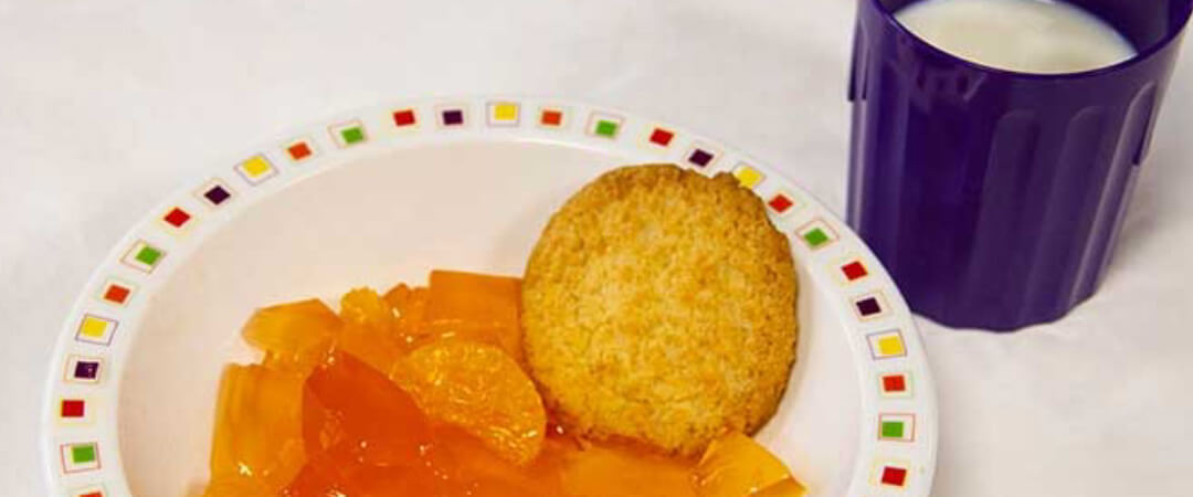 Fruit jelly and biscuit