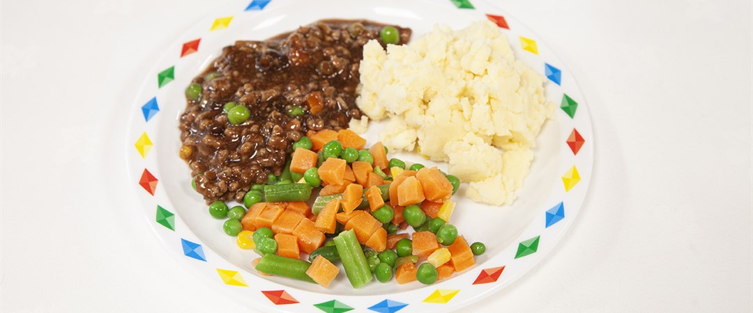 Savoury minced beef, mashed potatoes and seasonal vegetables
