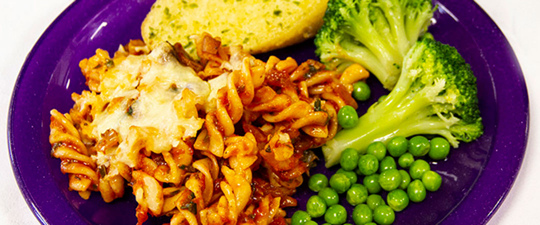 Bolognese Pasta Bake with Vegetables and Garlic Bread