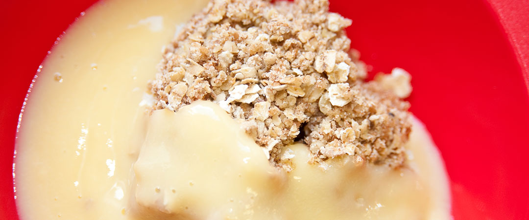 Oaty Apple Crumble with Cream