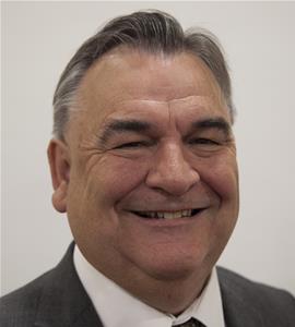 Llun o Peter Jones