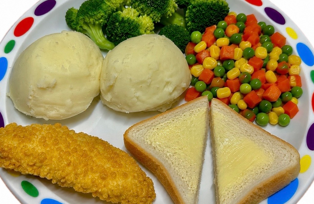 Double bubble salmon fillet served with mash, peas and garlic bread