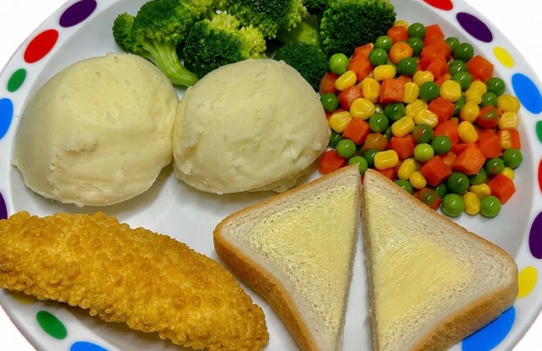 Double bubble salmon fillet served with mash, peas and garlic bread