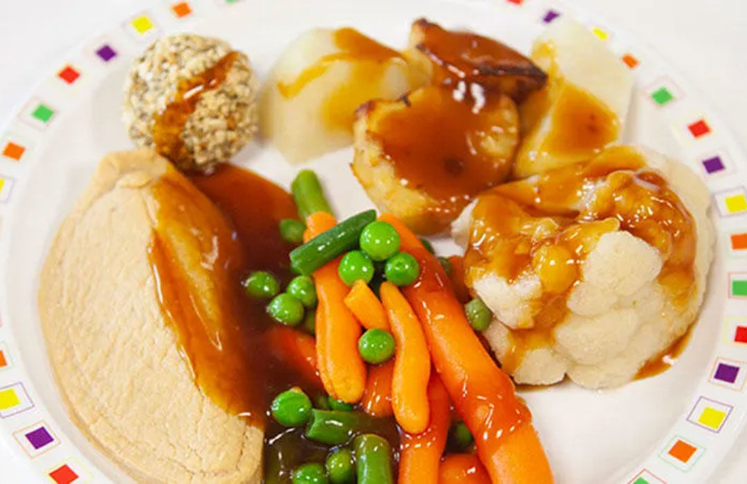 Quorn fillet (Ve) with stuffing, seasonal vegetables, roast potatoes, boiled potatoes and gravy