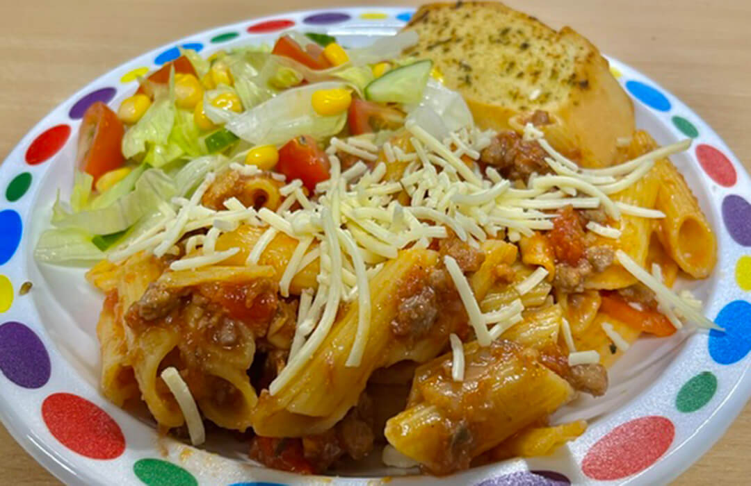 Quorn mince in a savoury tomato sauce (V) (pasta meal of the day)