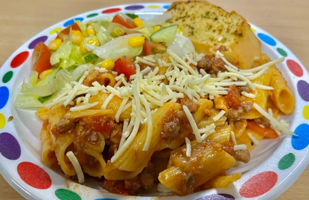 Quorn mince in a savoury tomato sauce (V) (pasta meal of the day)