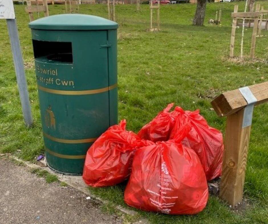 Red bags appearing across Torfaen are a sign of volunteer efforts