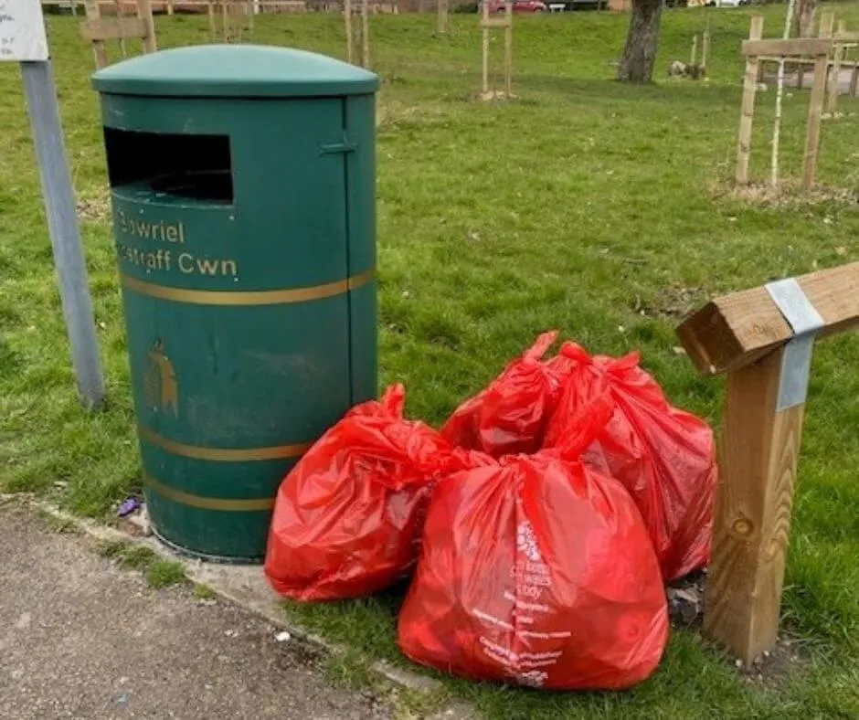 Red bags appearing across Torfaen are a sign of volunteer efforts